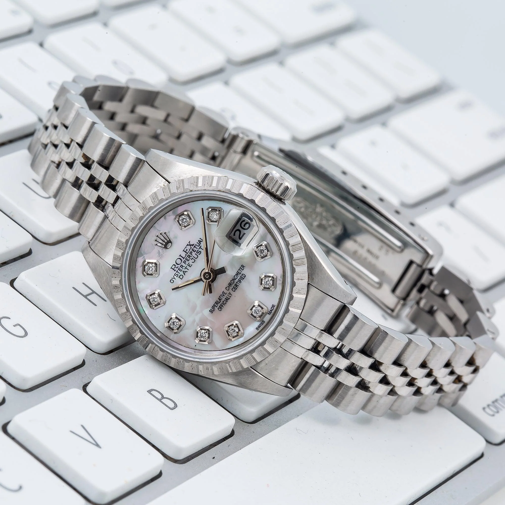 Rolex Datejust 26MM 6916 White Mother of Pearl Diamond Dial Engine Turned Bezel Stainless Steel Jubilee Bracelet - Image 4