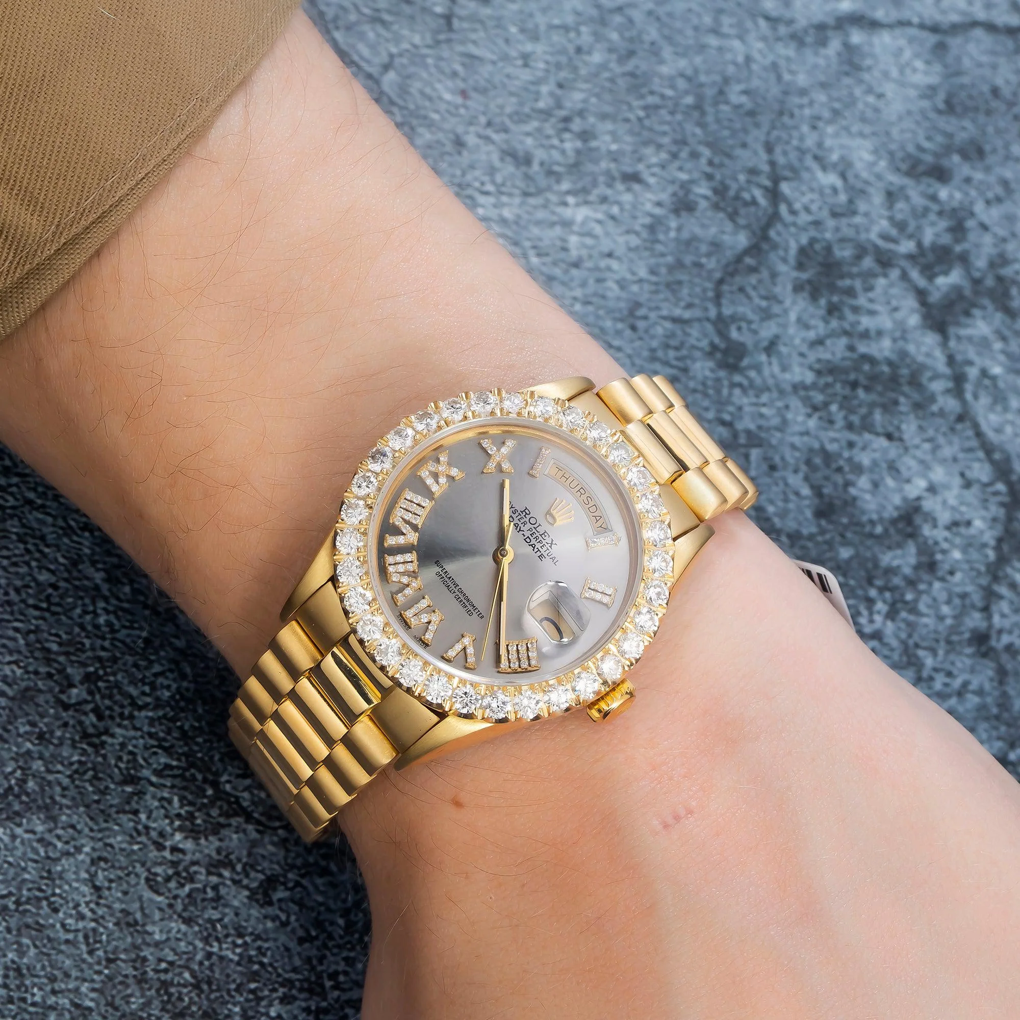 Rolex Day-Date 36MM 18038 Silver Roman Diamond Dial Diamond Bezel 18K Yellow Gold President Bracelet - Image 2